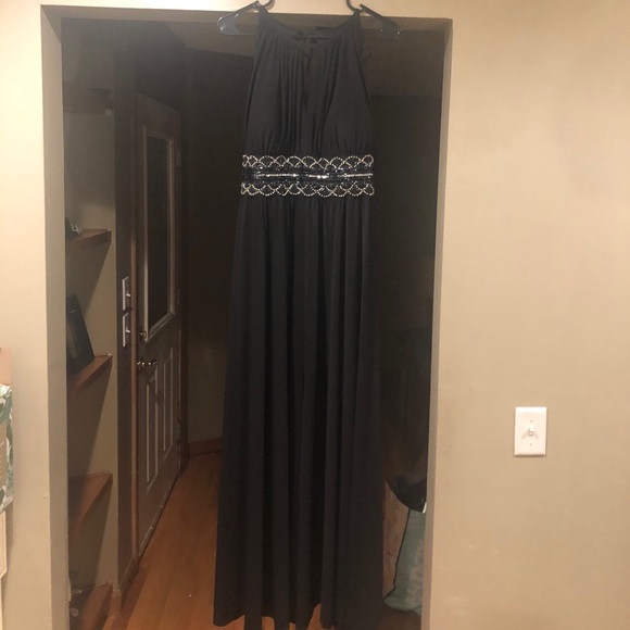 Black ladies evening gown - Picture 1 of 5